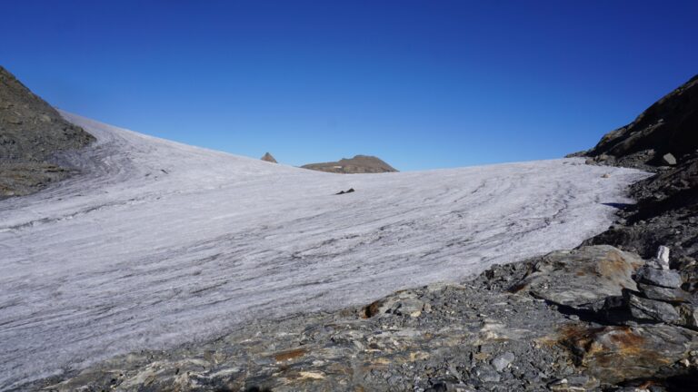 Am Col della Resta betritt man den Rocciamelone Gletscher.