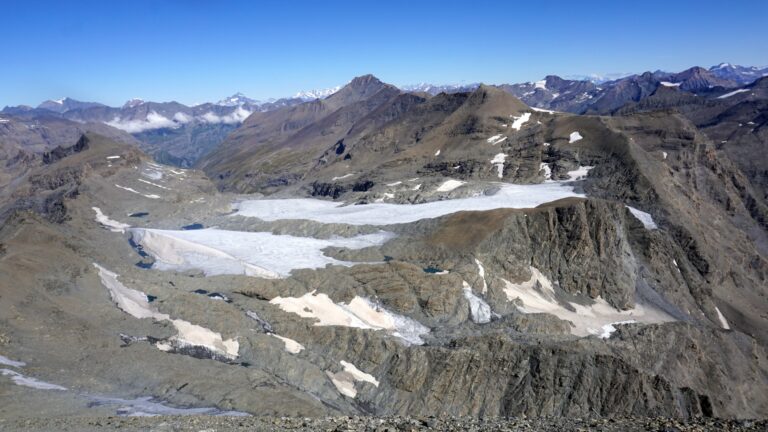 Blick vom Gipfel auf den Rocciamelone Gletscher