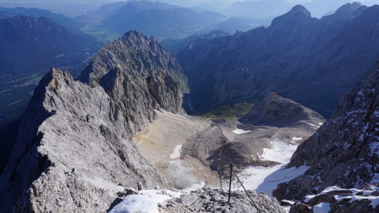 Ausstieg vom Pfeiler mit Tiefblick auf die Gletscherzunge