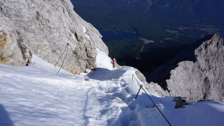 Zum Glück schauen die Kabel an den meisten Stellen aus dem Schnee.