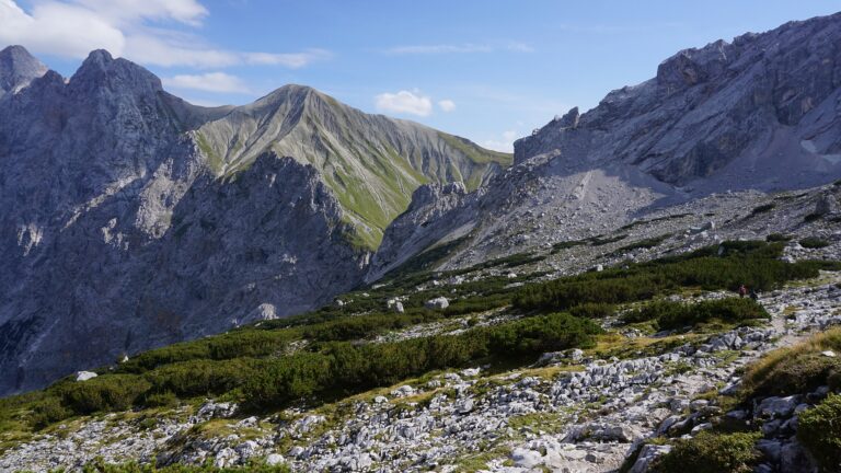 Weg von der Knorrhütte zum Gatterl, dort verläuft die Grenze D-AT