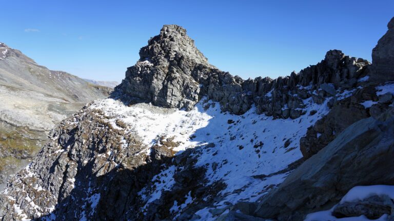 Querung auf der Nordseite der steilen Felsflanke nach der Sether Unterkunft