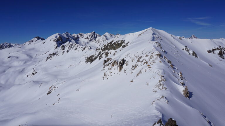 Blick zum Nachbargipfel Corn Suvretta