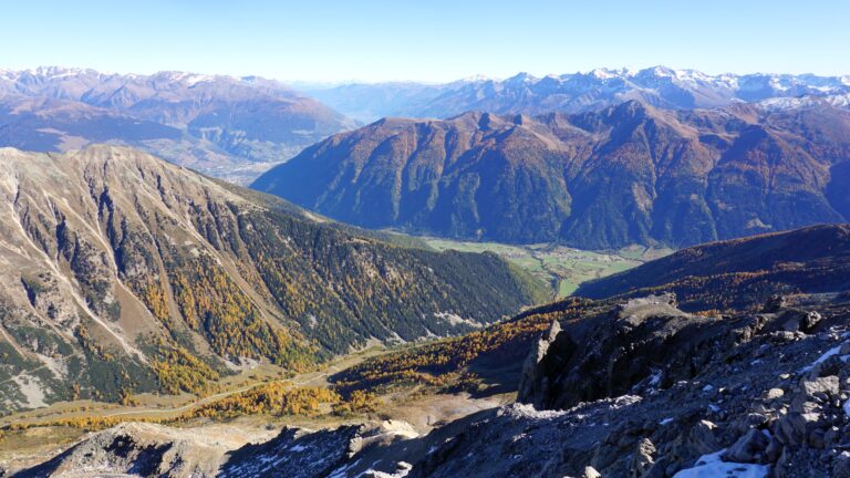 Blick Richtung Taufers. Vorne das Avignatal, hinten das Münstertal.