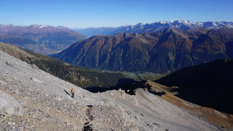 Querung durch den Geröllhang zum Kamm mit der Steinmannspitze