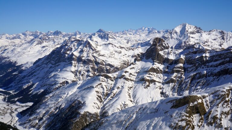 Pizzo Tambo und Berninagebiet im Hintergrund