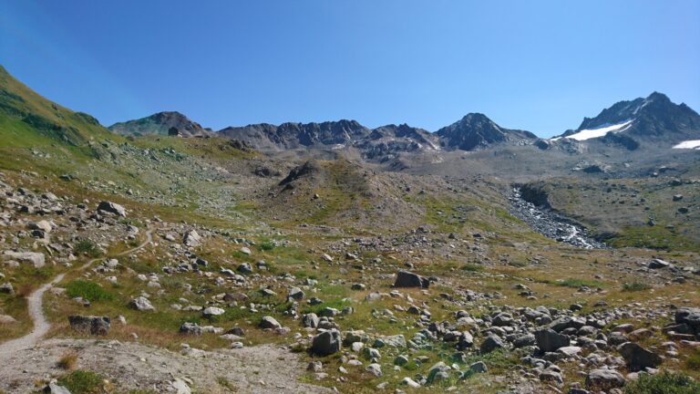Bald ist die Kesch-Hütte erreicht.