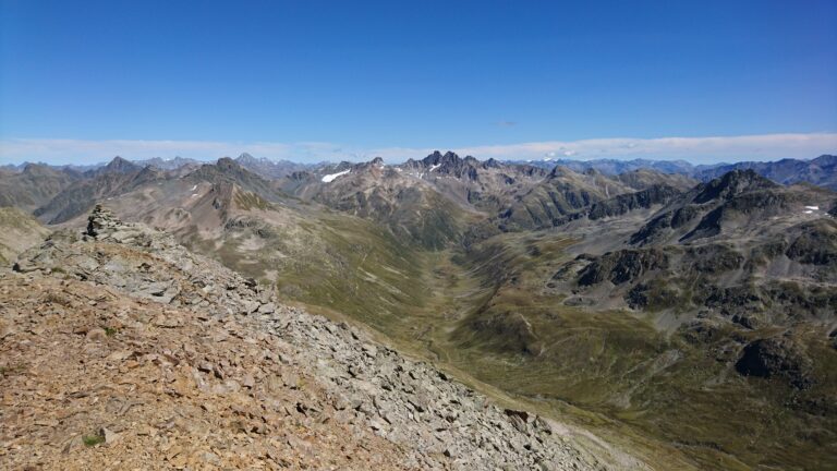 Blick ins Val Funtauna und Grialetsch-Gebiet