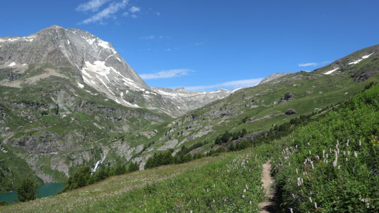 Höhenweg am östlichen Seeufer