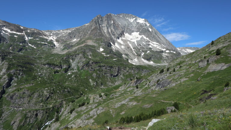 Weg unter dem Refuge de la Fournache