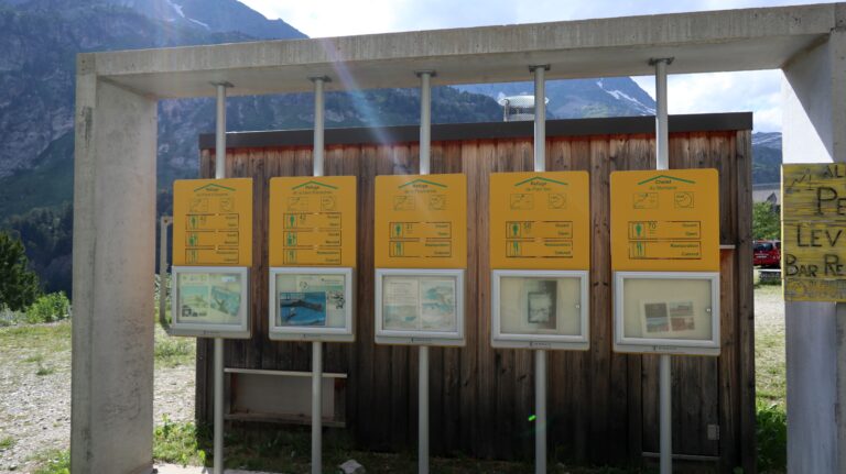 "Kleine" Hüttenauswahl am Parkplatz Plan d'Amont