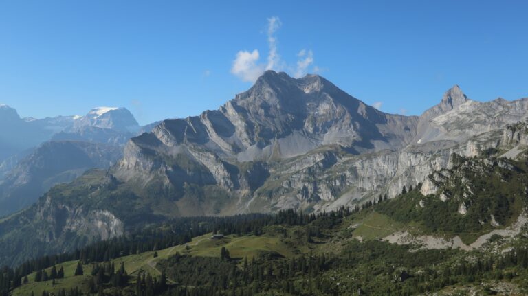 Wunderbarer Ausblick auf Tödi, Ortstock und Höch Turm beim Weg unter den Eggstöcken