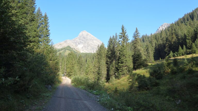 Fahrweg zur Heinrich-Hueter-Hütte