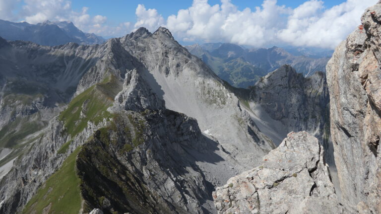 Rechts im Bild der Spalt vom Stand aus fotografiert