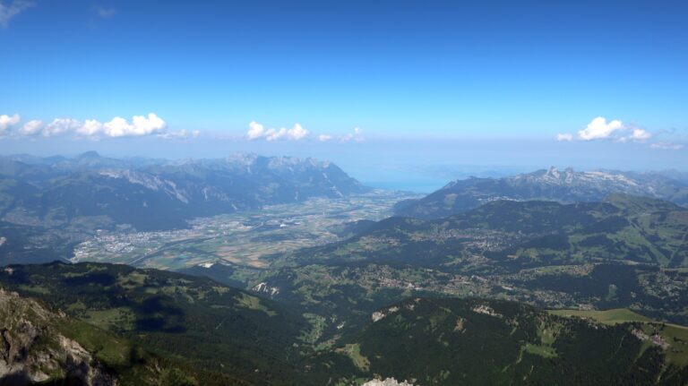 Blick übers Rhônetal zum Genfersee