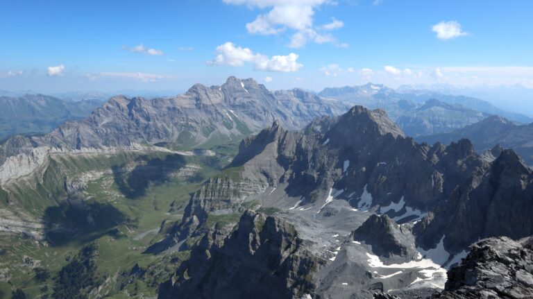 Blick Richtung Wildhorn und Sommet des Diablerets