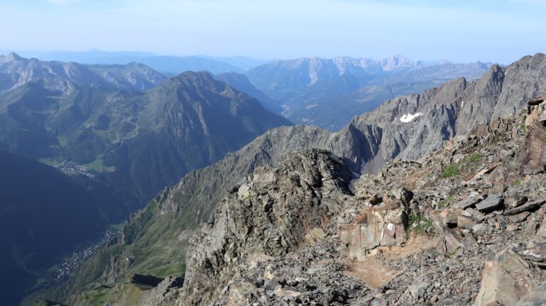 Ausstieg aus der Südwand auf den Gipfel