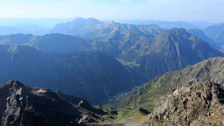 Tiefblick auf Valbondione