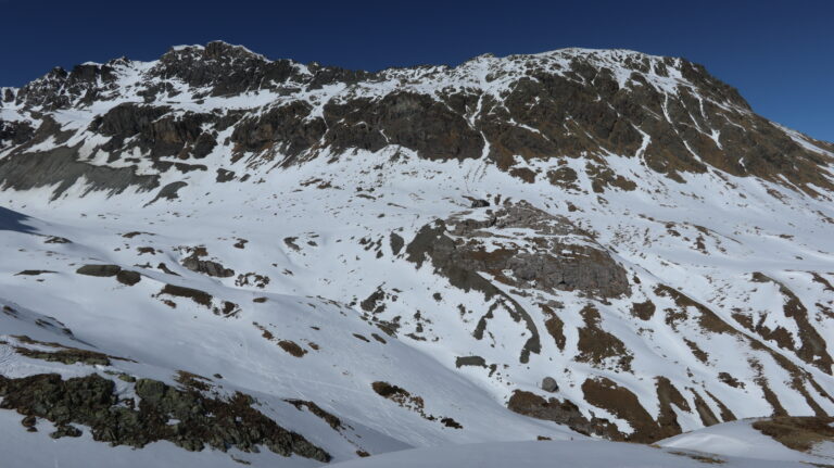 Blick zur Jenatschhütte vom Aufstieg zur Fuorcla d'Agnel