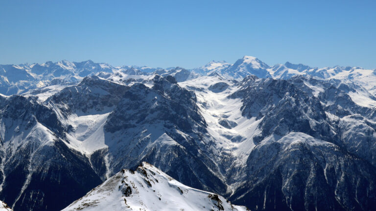 Der Ortler strahlt herüber.