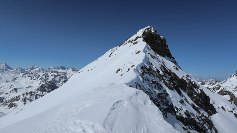Blick von P.3098 zum Gipfel