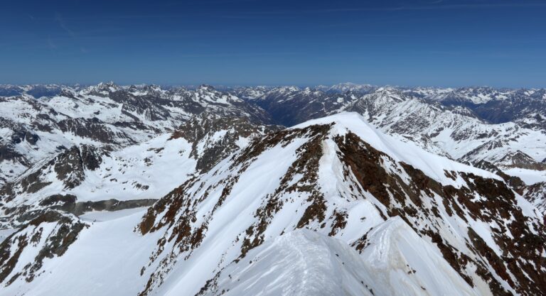 Blick zum niedrigeren Nordgipfel