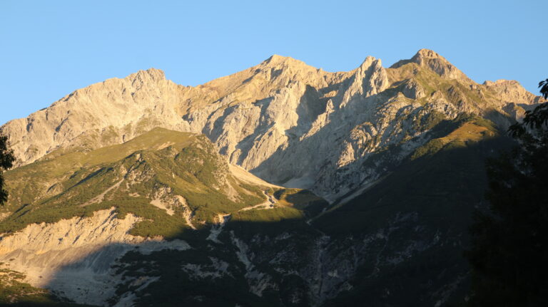 Dawinkopf und Parseierspitze (ganz rechts) im Morgenlicht