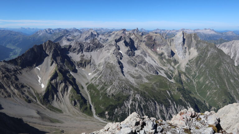 Aus den Lechtaler Alpen sticht vor allem die Holzgauer Wetterspitze hervor.