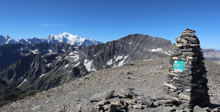Gipfel Cheval Blanc mit Mont Buet und Mont Blanc