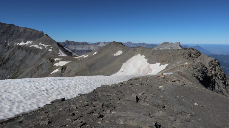Abstieg auf der Ostflanke Richtung Col du Génevrier