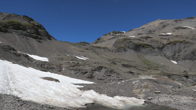 Rückblick auf den Abstieg von der Wegkreuzung unter dem Col de Salenton