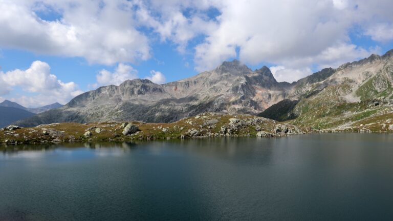 Blick über den Lai Blau zum Piz Rondadura