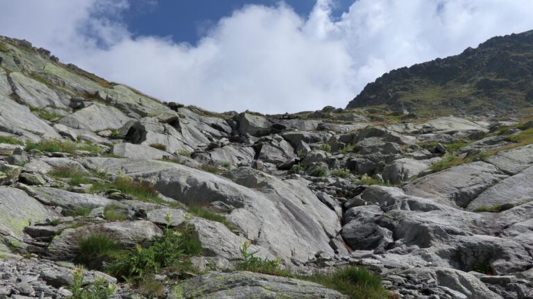 Aufstieg über Felsstufen zum Pass bei P. 2723