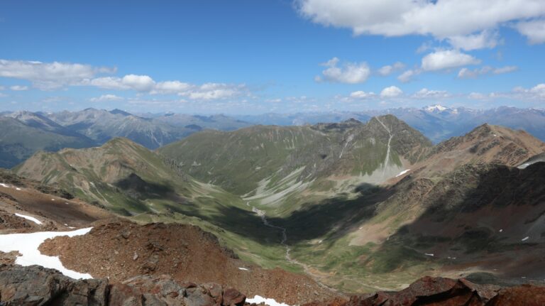 Blick ins bündnerische Val Costainas