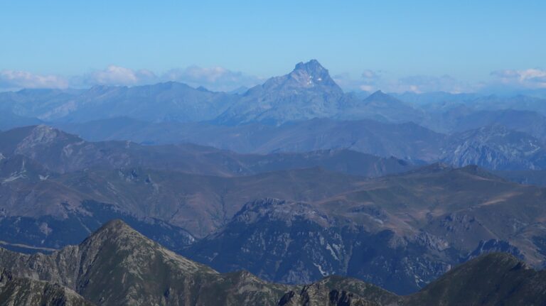 Der Monviso dominiert den Gipfelblick