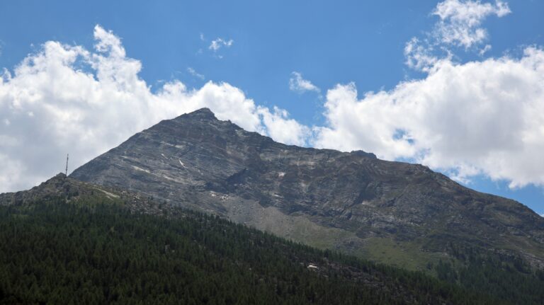 Mittaghorn von Saas-Fee aus gesehen