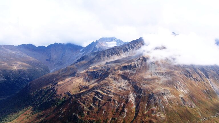Blick zum Monte Vago, ein weiterer leichter Wander-3000er auf der anderen Seite des Livigno-Passes.