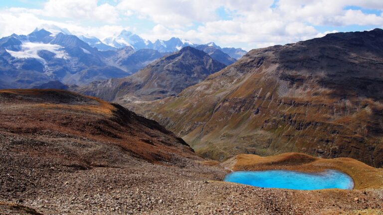 Der strahlend blaue Lago Vago