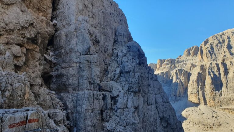 Wechsel auf die schattige Westseite der Cima Brenta Alta