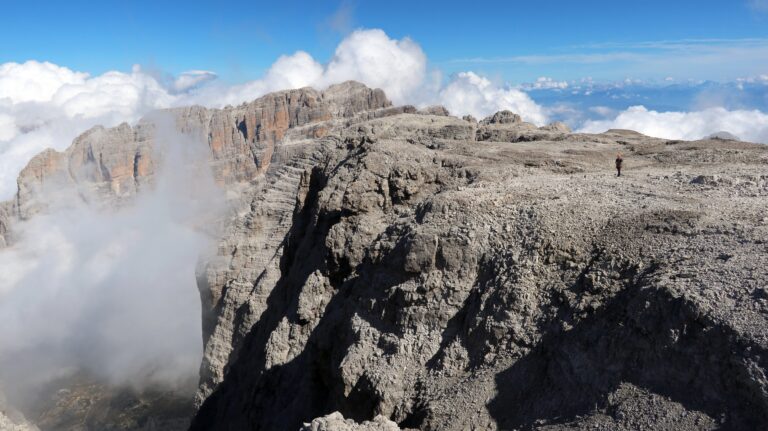 Der Gipfel der Cima Tosa ist ein flaches Plateau.