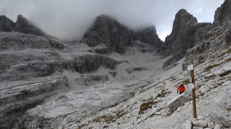 Cima Tosa nun wolkenumtost.