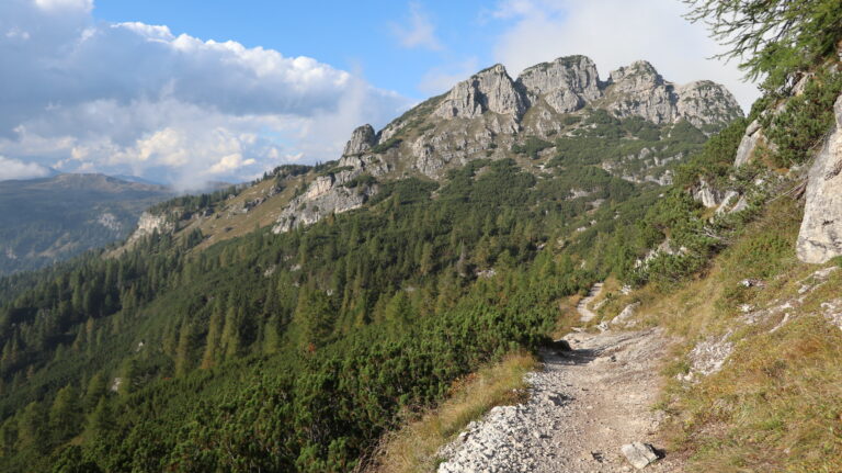 Beim Abstieg zum Rifugio Casinei ist es wieder sonnig.
