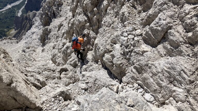 Aufstieg in der Rinne