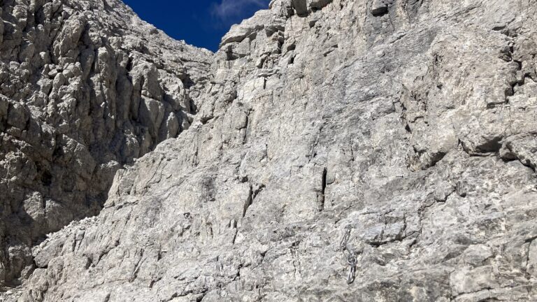 Die Abseilstellen befinden sich immer ausserhalb der Schlucht. Praktisch, so droht keine Steinschlaggefahr beim Abziehen des Seils!