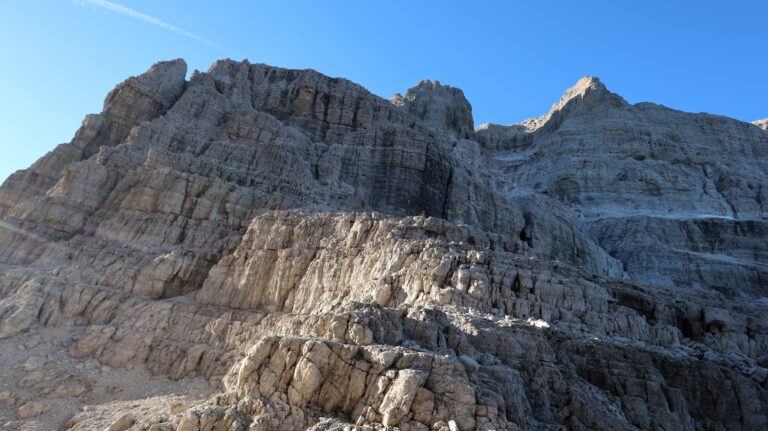 An der Bocca del Tuckett beginnt die Via delle Bocchette Alte.