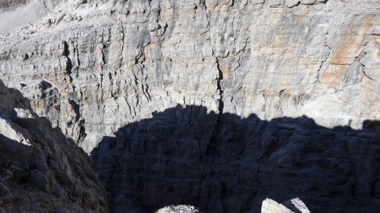 Abstieg in die Schucht zwischen Spallone dei Massodi und Cima di Molveno