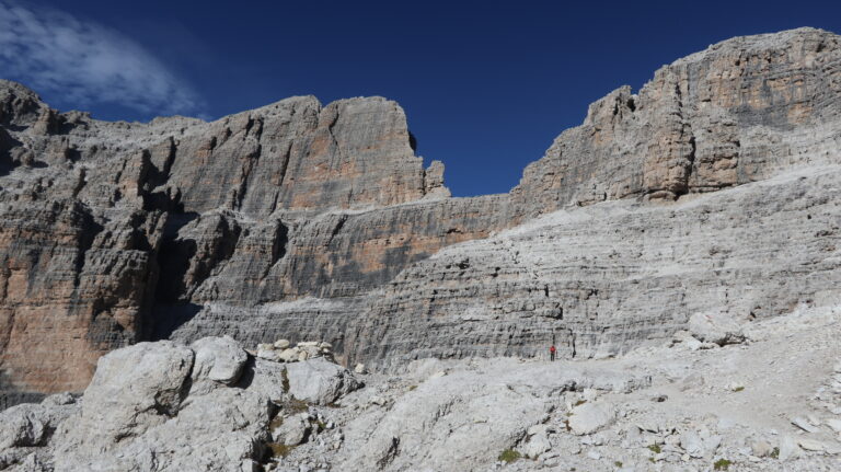 Auf dem Schuttplateau unter Cima di Molveno