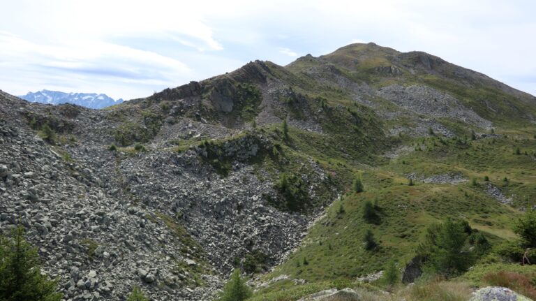 Vorne erkennt man ganz gut den Weg, der zum Pass zwischen Cima Verda und Cima Cadi führt.