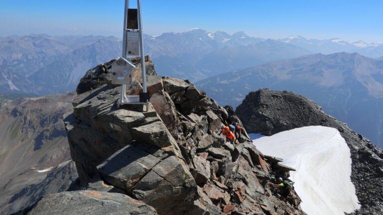 Gegenverkehr am Gipfel