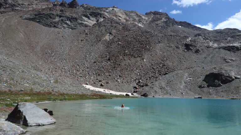 Baden im 12 Grad kalten Wasser.
